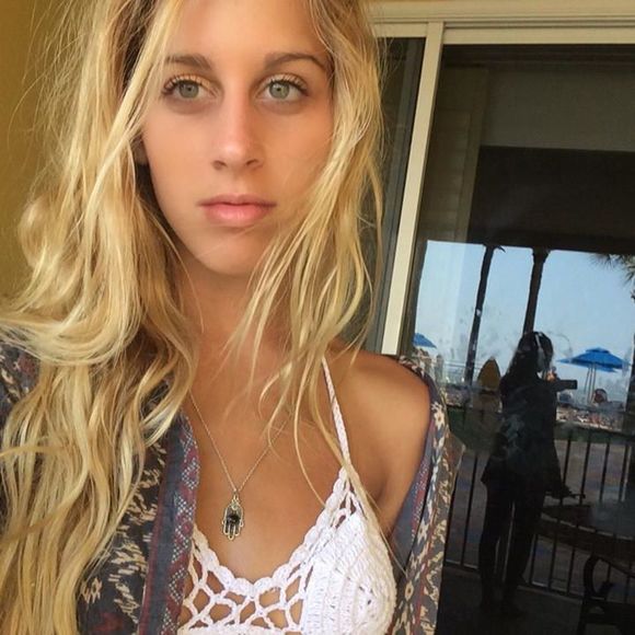 Meet your Posher, Nikole - Picture 1 of 1